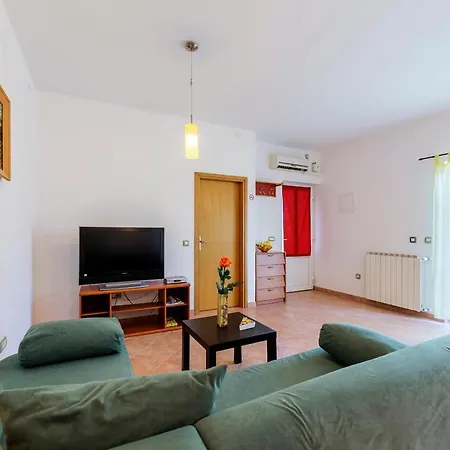 Pino Apartment Pula