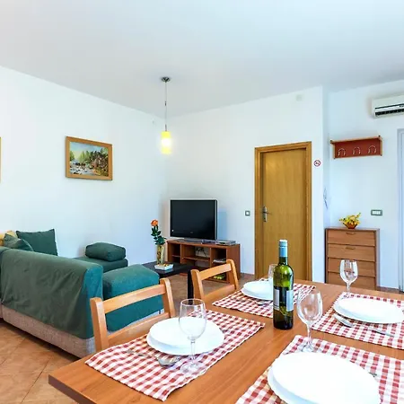 Apartment Pino *