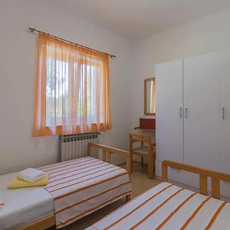 Pino Apartment Pula
