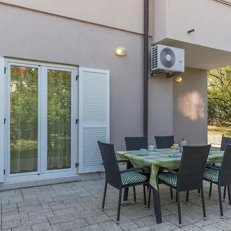 Apartment Pino *